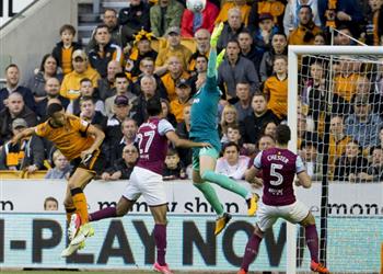 أحمد المحمدي يشارك في خسارة أستون فيلا أمام وولفر هامبتون