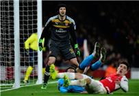 ارسنال يفقد بيتر تشيك امام برشلونة