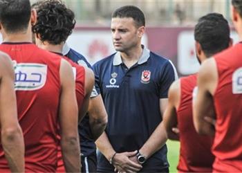 مدرب أحمال الأهلي يطير إلى تونس