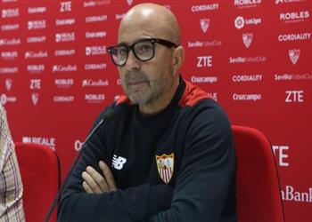 تصريحات مدرب اشبيلية يعرف كيفية إيقاف ميسي ويصرح يجب إعطاء ليونيل جائزة وحده لأنه لا ي نافس