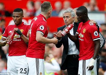 مانشستر يونايتد يبدأ مفاوضات تمديد عقد مدافعه