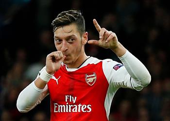 بوروسيا دورتموند يدرس التعاقد مع أوزيل لخلافة ديمبيلي