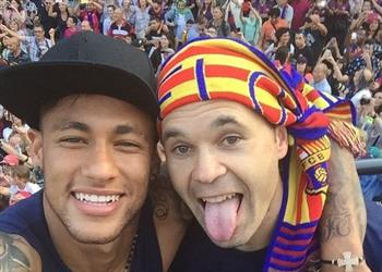 إنييستا يوجه نصيحته لبرشلونة لتعويض رحيل نيمار