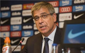 تصريحات نائب رئيس برشلونة م نتقد ا الحكم هناك لاعب واحد خرج من الملعب على نقالة هو إنييستا