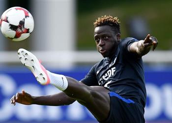 تقارير الميركاتو برشلونة يقود سباق التعاقد مع ميندي