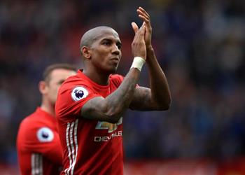 مانشستر يونايتد ينوي تجديد عقد أشلي يونج