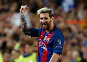 سوشيال_بطولات ميسي يحتفل بعيد ميلاده مع كعكة برشلونة ويشكر محبيه