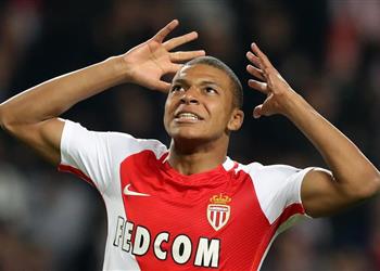 نيمار يدفع باريس سان جيرمان إلى تحطيم آمال مبابي