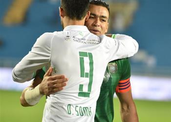 الحضري يشارك في تعادل التعاون والأهلي