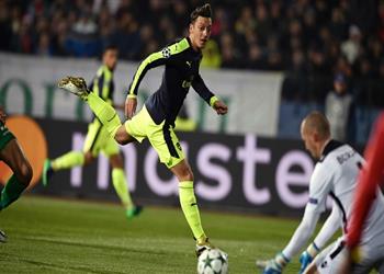 تجديد العقود تقارير أوزيل يمدد تعاقده مع الآرسنال حتى 2021