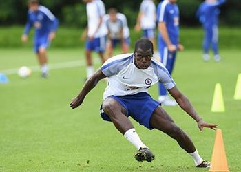 تجديد عقود تشيلسي يجدد عقد زوما ويعيره إلى ستوك سيتي