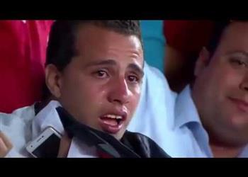 مرتضى منصور يكرم المشجع الباكي ويمنحه عضوية الزمالك