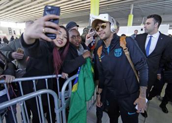 الكلاسيكو ماركا الإسبانية نيمار سيسافر غد ا إلى مدريد رفقة بعثة برشلونة وغموض حول مشاركته
