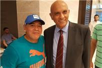 مارادونا يهنئ الأهلي بالفوز على روما ويكشف انطباعه عن الفائز