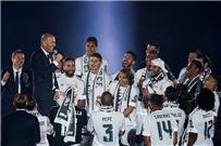 فيديو لاعبي ريال مدريد يقتحمون المؤتمر الصحفي لزيدان عقب السوبر