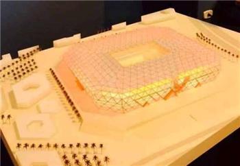 طاهر يجتمع بمسؤولي شركة عالمية بشأن ستاد الأهلي