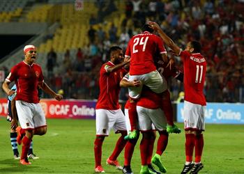 الأهلي يتسلم درع الدوري بعد مباراة إنبي واتجاه لحضور الجماهير
