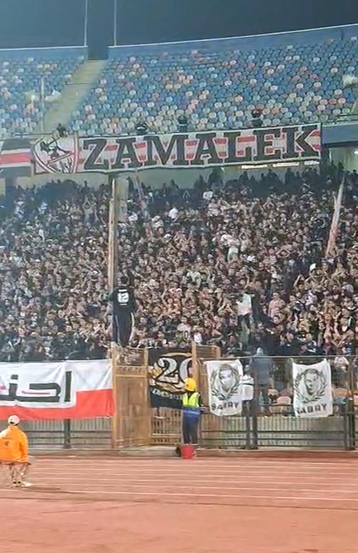 صوره ل جماهير الزمالك تهتف من أجل استعادة أرض اكتوبر