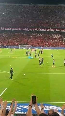 صوره ل جماهير الاهلي ترفع لافتة : بشغفهم بدأت الحكاية .. وبتضحياتهم كُتب التاريخ