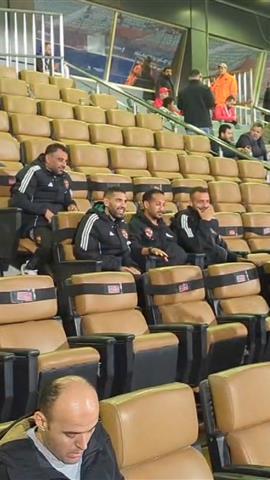 صوره ل مؤمن ذكريا ووليد سليمان يؤزران الاهلي امام انبي من المدرجات