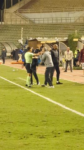 صوره ل اعتراضات علي ماهر ولاعبي سيراميكا علي عدم احتساب ركلة جزاء امام الاهلي