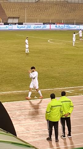 صوره ل تحية جماهير الزمالك لـ عمرو ناصر بعد استبداله في مباراة سموحة