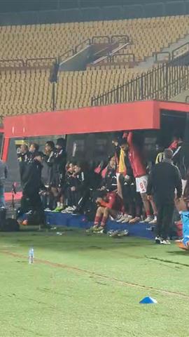 صوره ل رد فعل دكة الاهلي في اللحظات الأخيرة من مباراة المصرية للاتصالات بكاس مصر