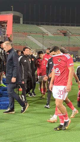 صوره ل حزن لاعبو الاهلي والجهاز الفني بعد الخروج من كاس مصر