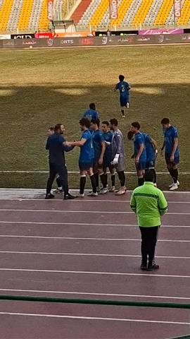 صوره ل لاعبو بلدية المحلة يذهبون لمصافحة احمد عبد الرؤوف المدير الفني للزمالك