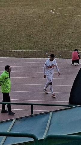 صوره ل محمود جهاد يغادر الملعب متأثراً بالإصابة في مباراة الزمالك وبلدية المحلة