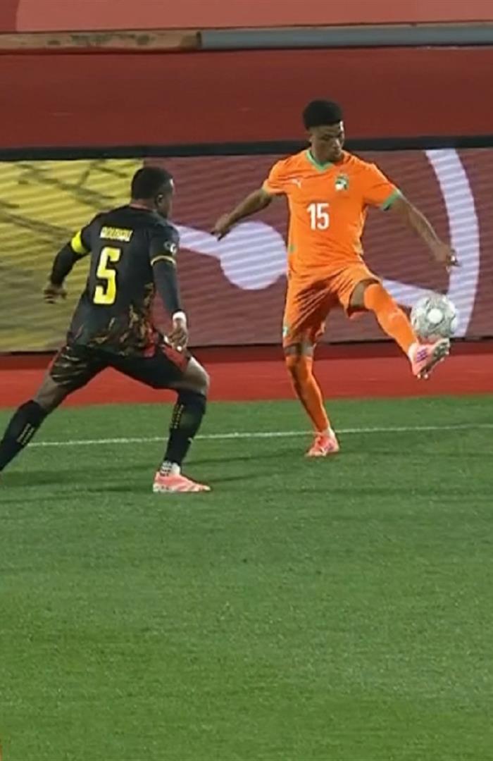 صوره ل لقطة مهارية رائعة من أماد ديالو في مباراة كوت ديفوار والكاميرون