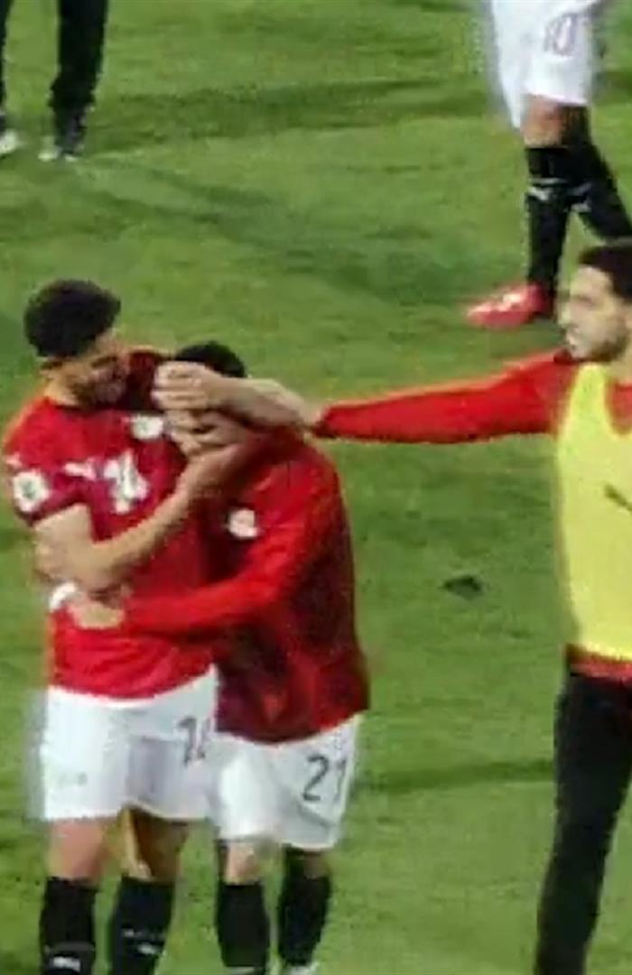 صوره ل وصلة هزار وضحك بين زيزو ومصطفي شوبير وحمدي فتحي بعد مباراة مصر وسيراليون
