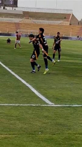 صوره ل احتفال اشرف بن شرقي مع امام عاشور بعد تسجيله هدف امام سيراميكا في الدوري