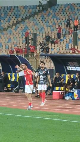 صوره ل مطالبات لاعبي الاهلي بإحتساب ركلة جزاء لافشه امام البنك الاهلي