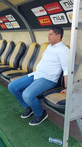 صوره ل كل الأنظار نحوه .. شاهد الظهور الأول لـ ايمن الرمادي كـ مدير فني لنادي الزمالك