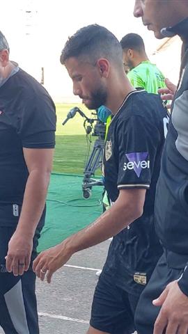 صوره ل بكاء ناصر ماهر بعد خروجه مصاباً في مباراة الزمالك وسيراميكا كليوباترا