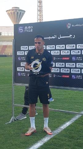 صوره ل رد فعل ناصر منسي لحظة تتويجه بجائزة رجل مباراة الزمالك وسيراميكا