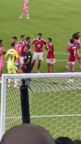 صوره ل الكل يريد ان يسدد .. شاهد ماذا حدث بين زيزو ووسام وتريزيجيه قبل ركلة جزاء الاهلي امام انتر ميامي