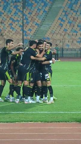 صوره ل احتفال احمد رضا ولاعبو الأهلي بالهدف الاول امام مودرن سبورت في الدوري المصري