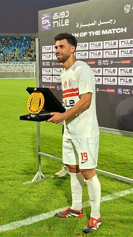 صوره ل عبدلله السعيد يتوج بجائزة رجل مباراة الزمالك والاسماعيلي في الدوري المصري