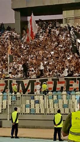 صوره ل جماهير الزمالك تهتف "فضلت احايله ميردش اقوله يا ايمو يا شرقي يا زيزو ميردش .. الكيمي كيمي كا صفقاته مش نفعاه"