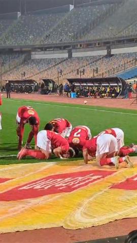 صوره ل سجدة واحتفال لاعبو الاهلي بهدف زيزو في مرمي وادي دجلة