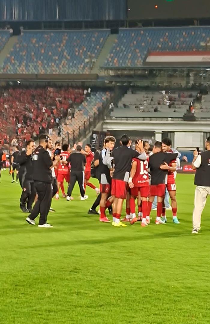 صوره ل فرحة لاعبي الاهلي بعد الفوز علي الزمالك في الدوري المصري