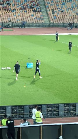 صوره ل تحية مصطفي شوبير والشناوي لجماهير الأهلي قبل مباراة القناة في الدوري المصري
