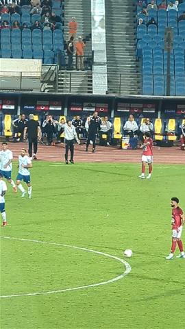 صوره ل انفعال عموته على محمد هاني بعد هدف الفناة في مرمي الاهلي بالدوري المصري