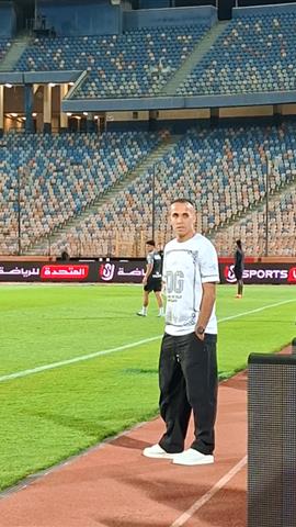 صوره ل ناصر منسي يحضر لقاء الجيش الرواندي لمساندة الزمالك رغم غيابه بسبب الإيقاف بناءا على قرار معتمد جمال