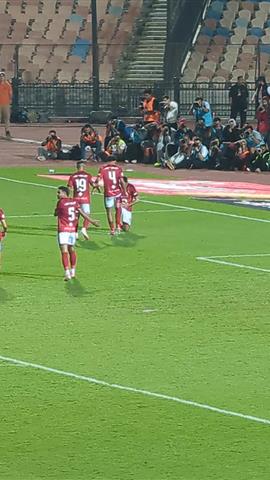 صوره ل احتفال طاهر مع احمد عيد بعد تسجيله الهدف الرابع للاهلي امام كيتارا بكأس الكونفيدرالية