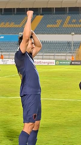 صوره ل تحية الجماهير لـ محمد اسماعيل بعد مباراة الزمالك والمصري