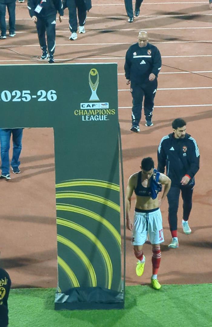 صوره ل الحزن يسيطر علي لاعبي الاهلي بعد الخسارة امام الترجي