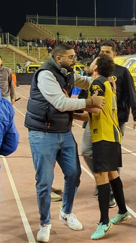 صوره ل مصطفى جمال لاعب المقاولون يسب جماهير الاهلي بعد طرده